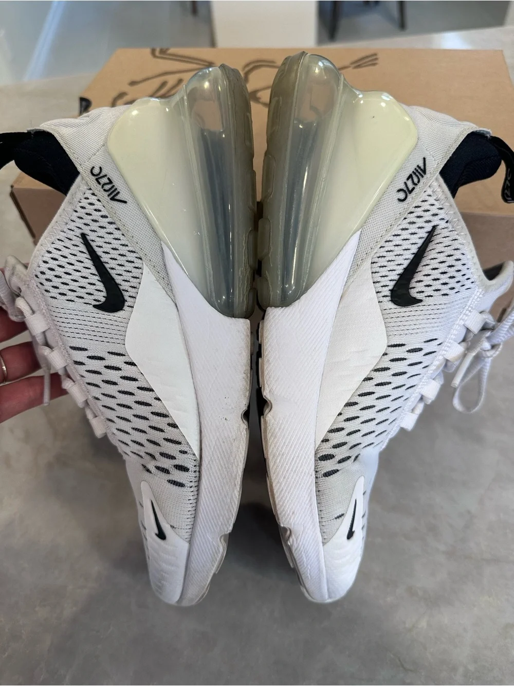 Nike White and Black Women 270 Knit Sneakers 7.5